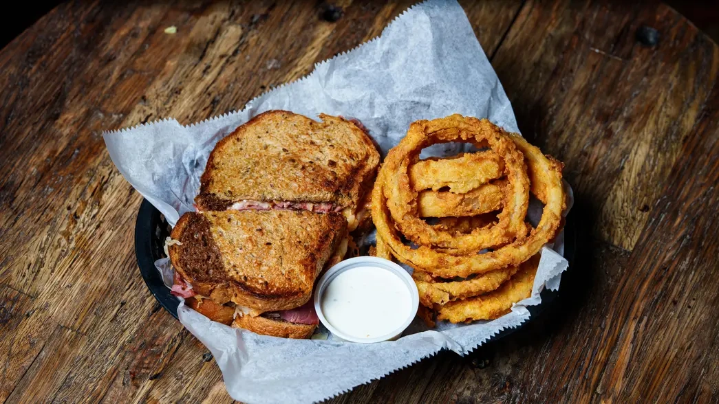 The Avenue Rueben